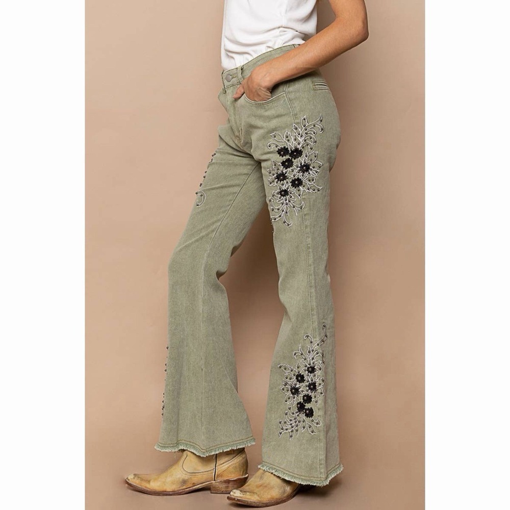 NWT POL Glamour Groove Floral‎ Embroidered Beaded Boho Green Flare Jeans - Picture 2 of 8